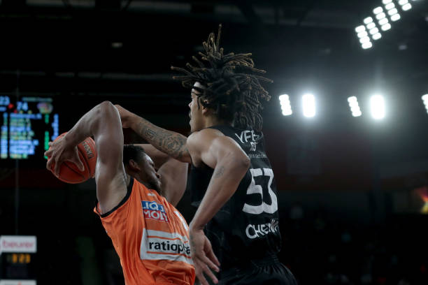 还以坚实的 还以坚实的