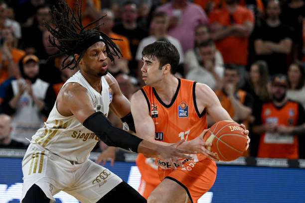 度情绪化的 度情绪化的